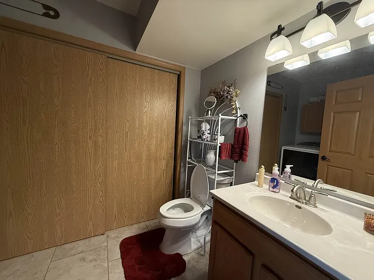 582 Alyssa St — Photo 16