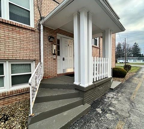 2nd image of 80 Washington Blvd APT 3