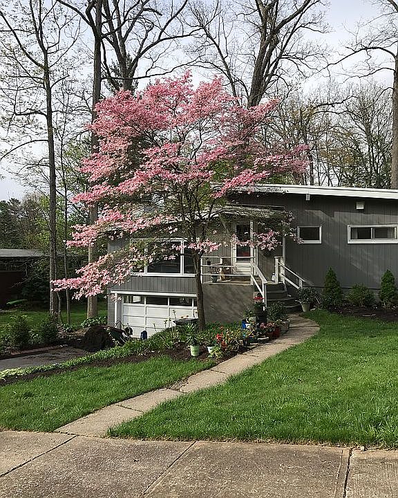 1st image of 915 Glenn Cir S