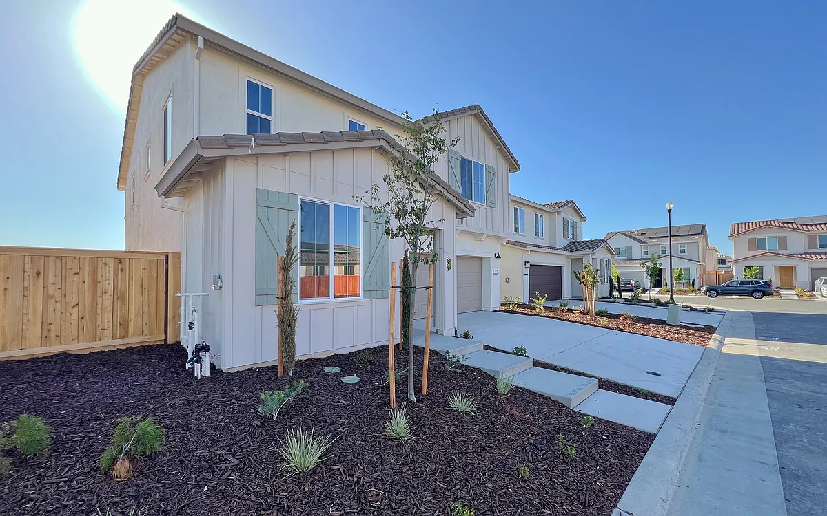 Building Photo - 2517 Plume Willow Way