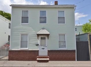 17 Swift St, Lowell, MA 01852