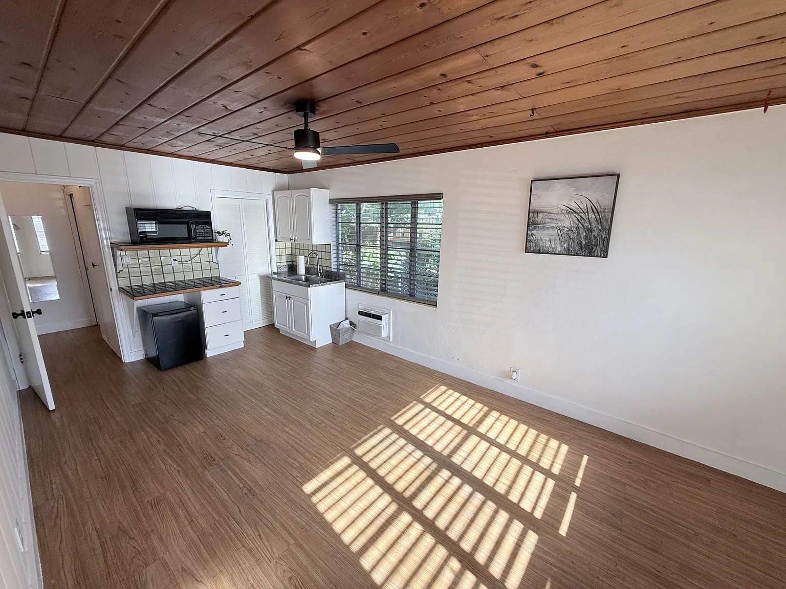 Studio, 4235 sqft, $1,450 — Photo 4