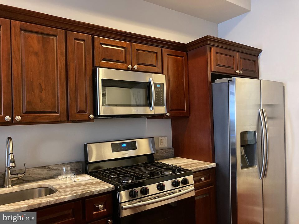2nd image of 117-21 Chestnut St #302A