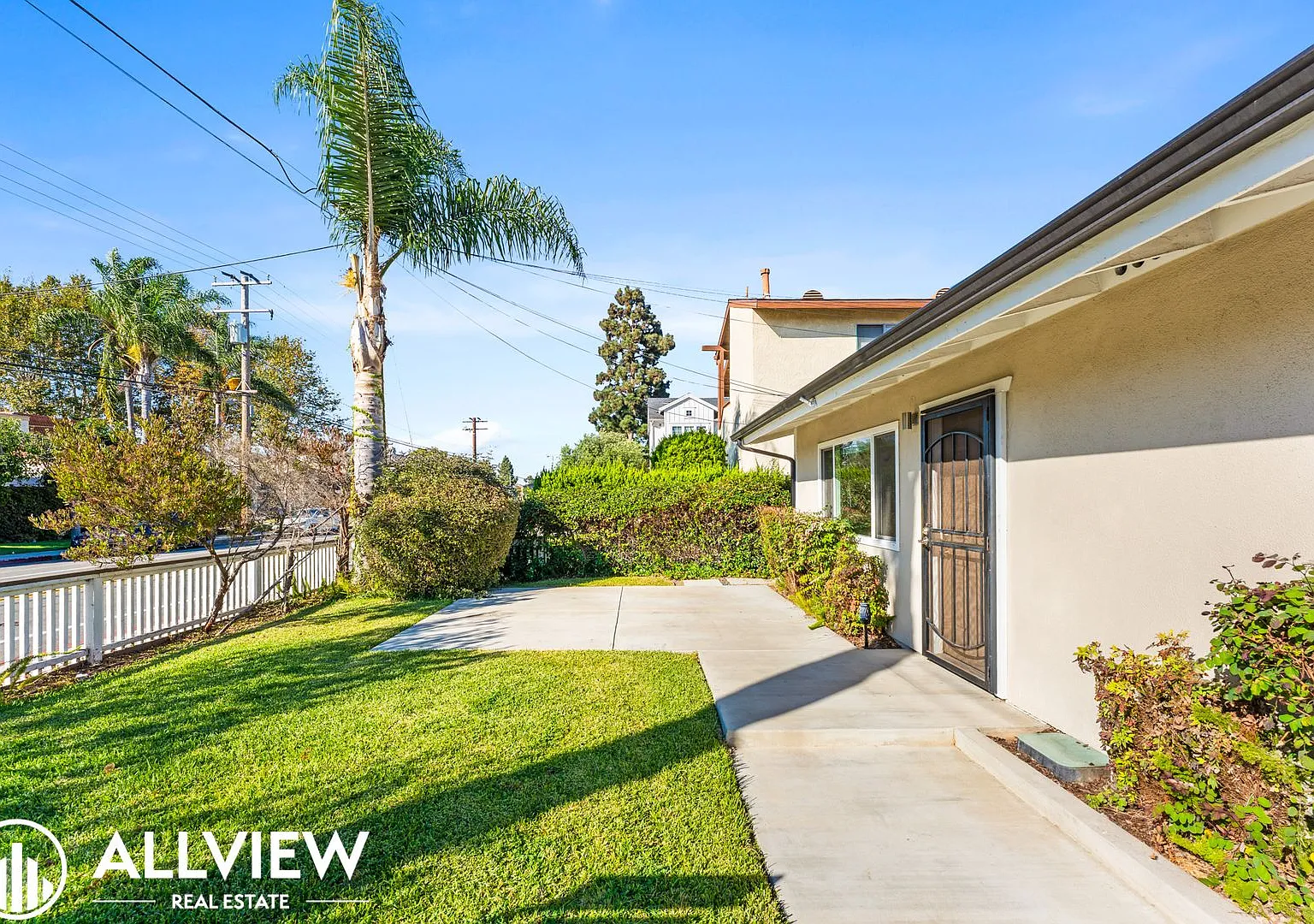 2550 Santa Ana Ave — Photo 3
