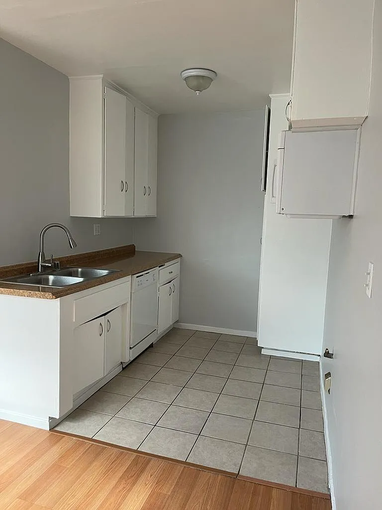 2 bed, 1400 sqft, $2,399 — Photo 2