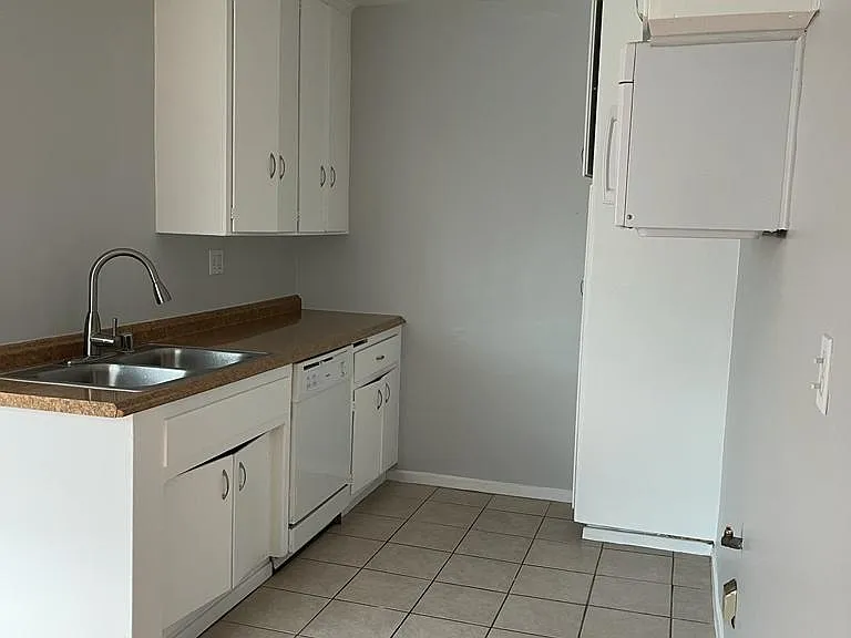 117 S Hoover St #1 — Photo 2