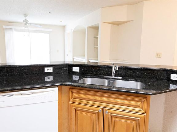 5th image of 822 Camargo Way Unit 208