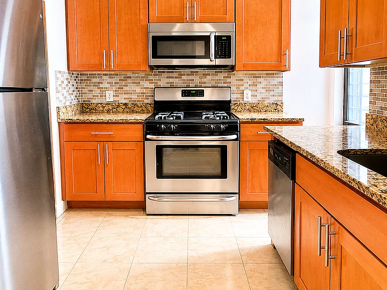 884 W End Ave #46 — Photo 2
