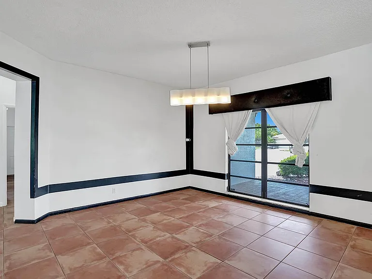 16610 Royal Poinciana Ct — Photo 49