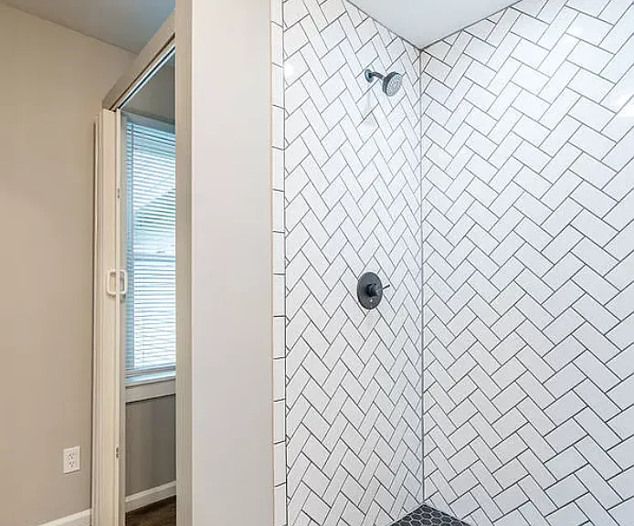 Primary en suite bath