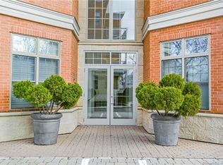 100 Stone Ridge Way APT 1B, Fairfield, CT 06824