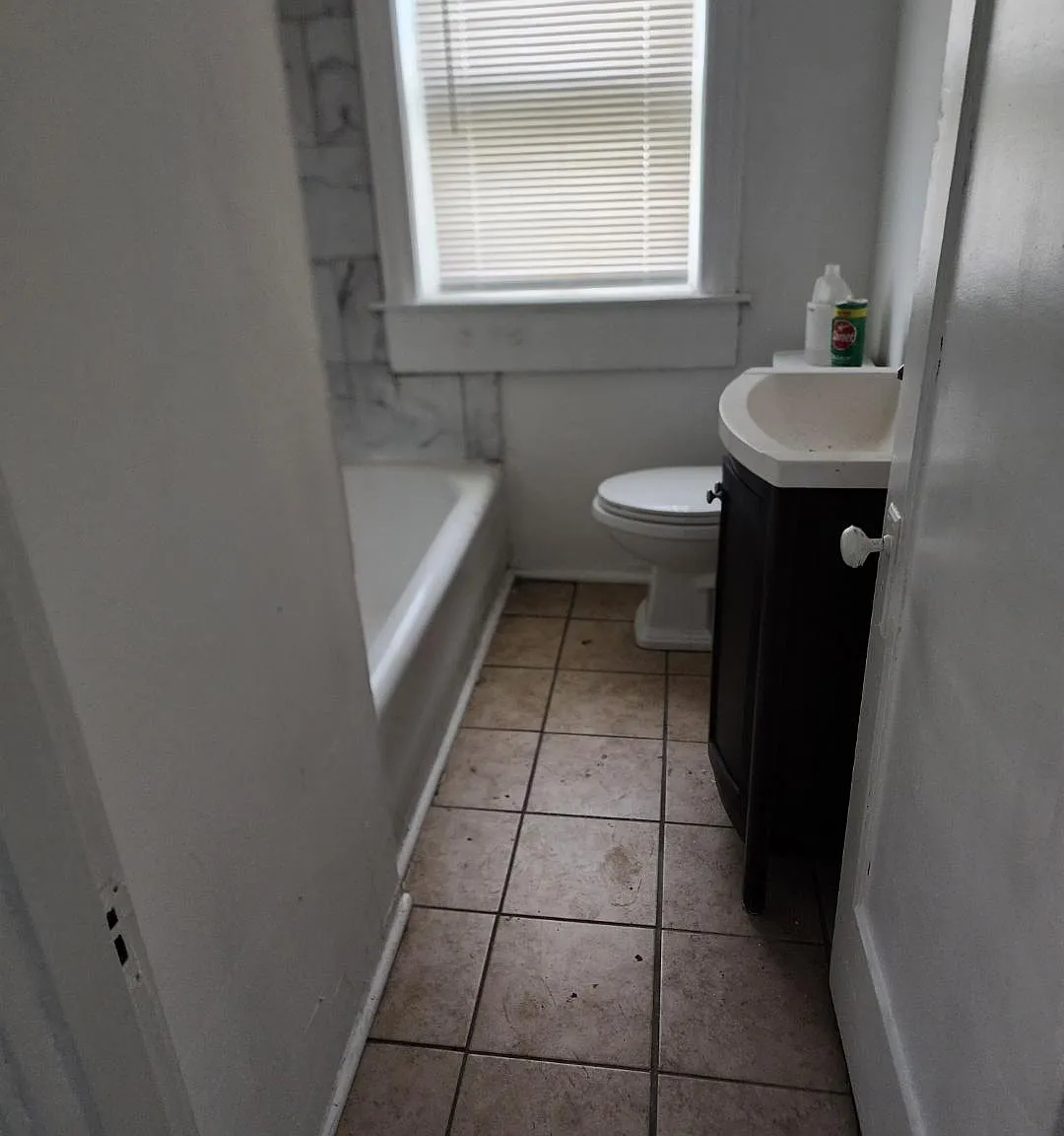 2 bed, 900 sqft, $1,200 — Photo 2