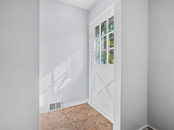 2nd image of 1028 Ferndale Ave