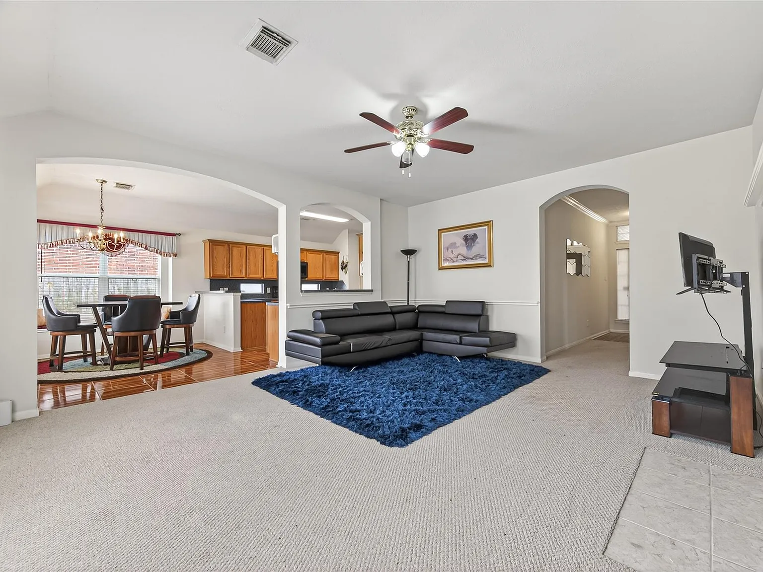 3 bed, 2.0 bath, 1640 sqft, $2,200 — Photo 4