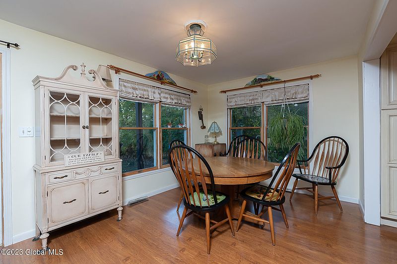 5th image of 334 Butterfield Avenue