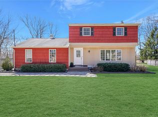 18 Canterbury Blvd, East Setauket, NY 11733