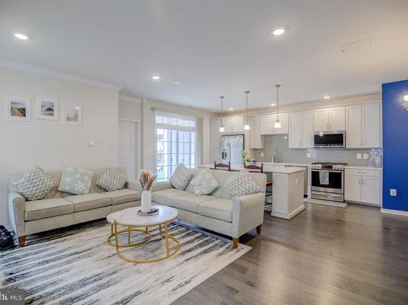 43032 Stuarts Glen Ter #106, Ashburn, VA 20148