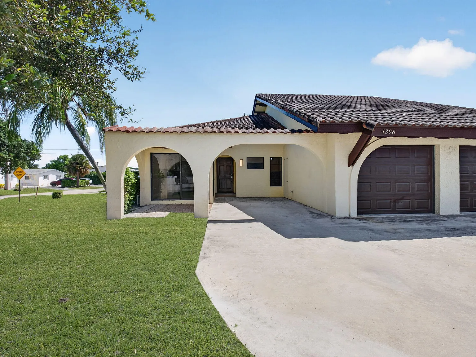 3 bed, 2.0 bath, 1410 sqft, $3,500 — Photo 2