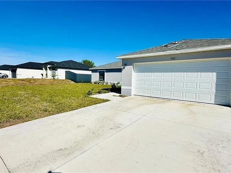 1105 NE 6th Place Cpe — Photo 1