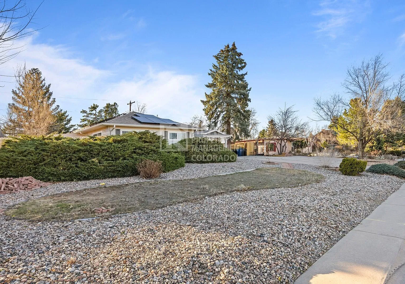 Amazing Updated 4 Bedroom 2 Bathroom Home in Lakewoood! — Photo 4