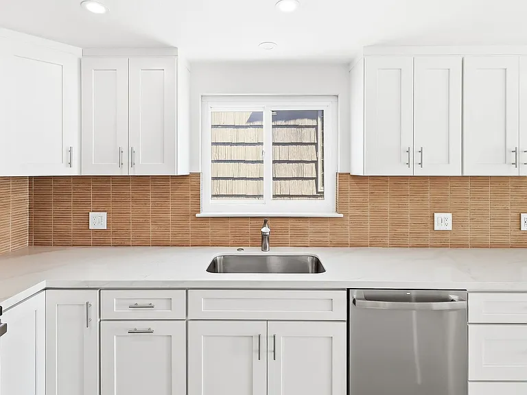 3010 W Oceanfront — Photo 16