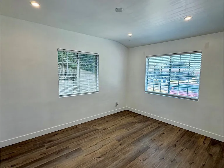 20457 Eccles St — Photo 33