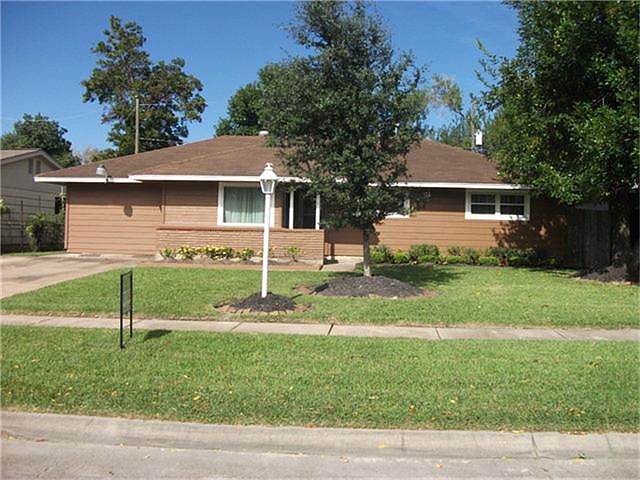 1st image of 3505 Longwood Dr