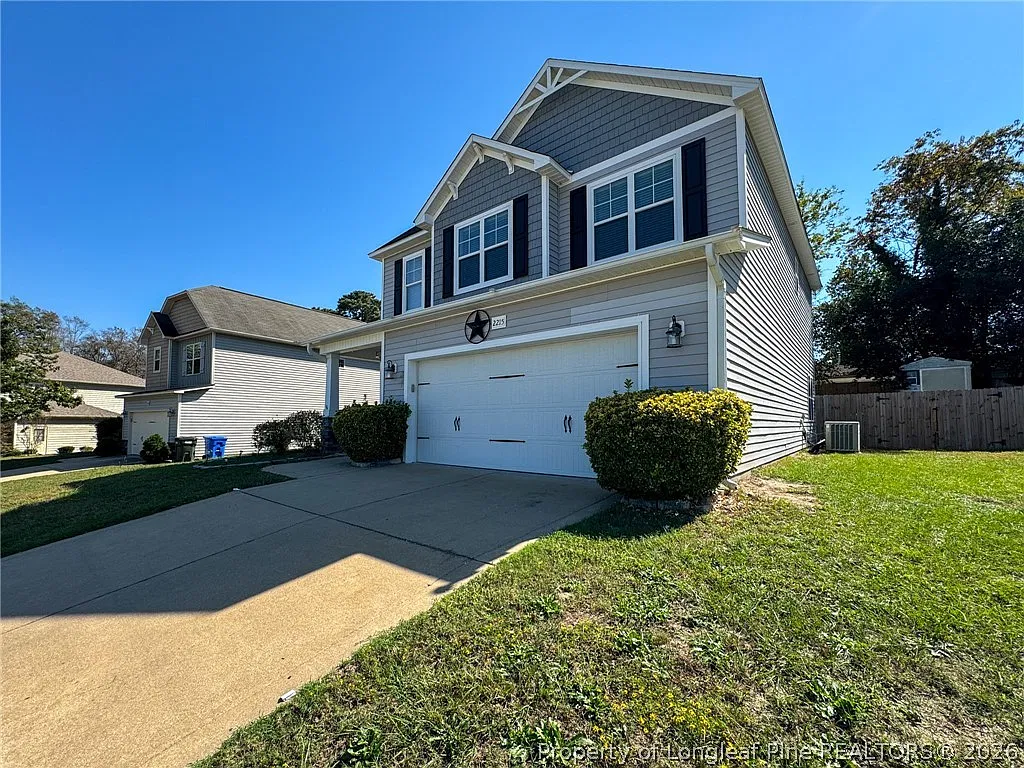 3 bed, 2.5 bath, 1921 sqft, $2,200 — Photo 2
