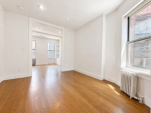 222 E 27th St #18 Photo 1