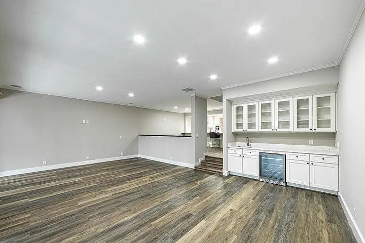 3 bed, 2.5 bath, 2519 sqft, $6,500 — Photo 3