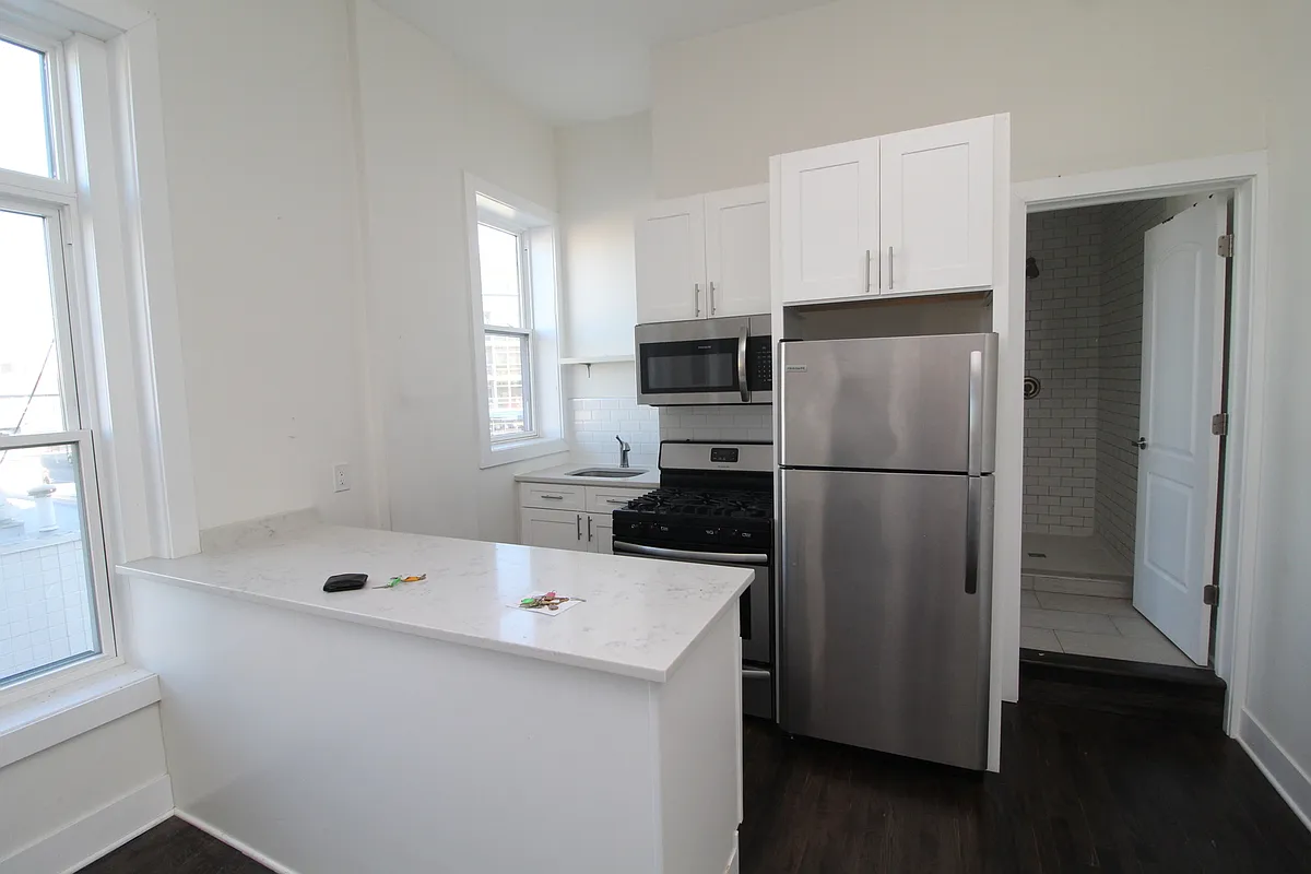 Building Photo - 2362 N Clybourn Ave #2R