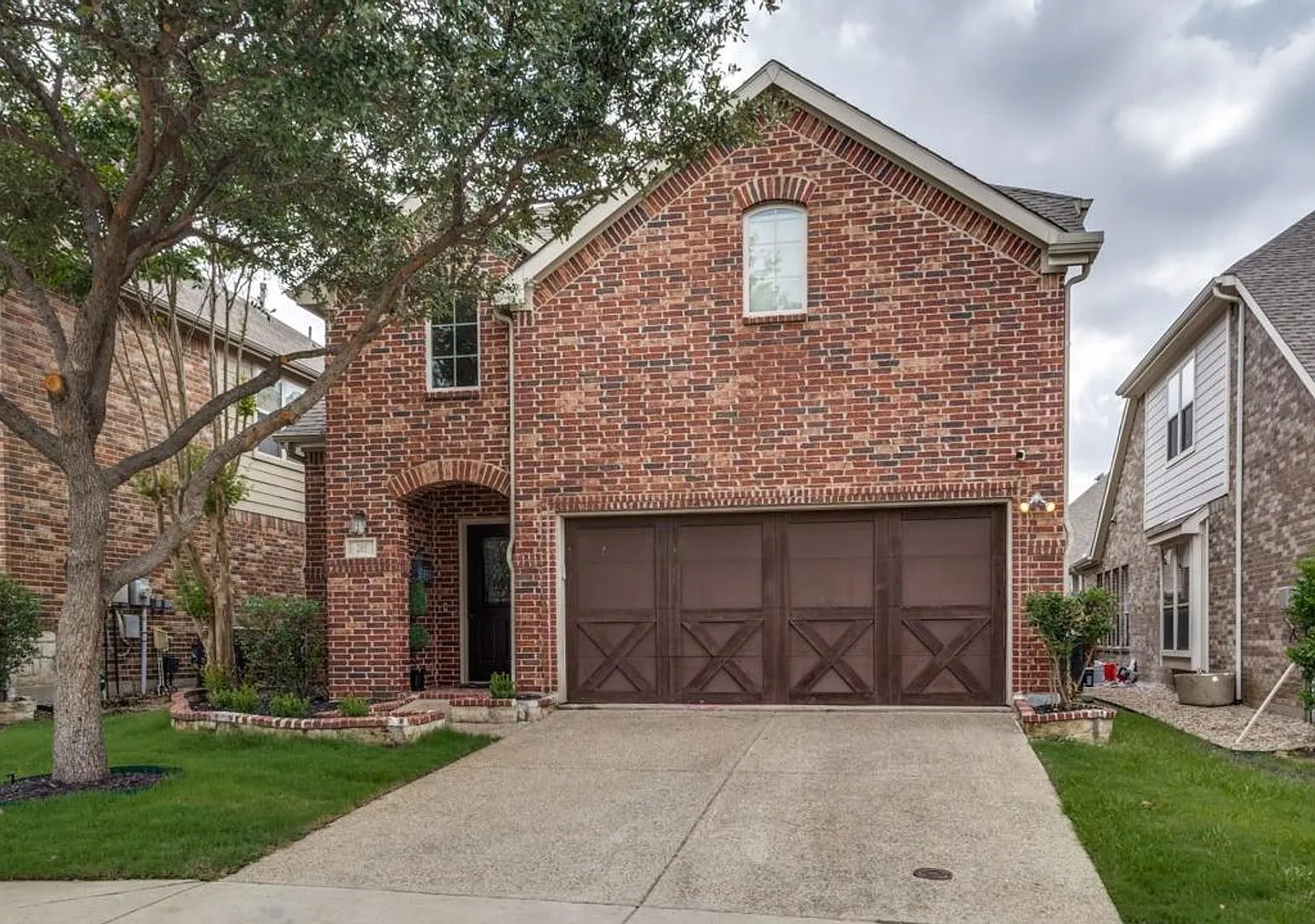 Beautifully maintained and home in Castle Hills North. — Photo 2