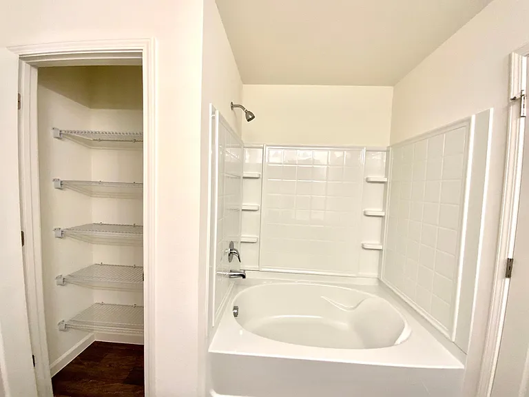 3912 Bissett Way — Photo 46