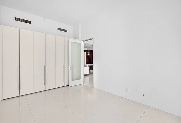 Rented by SR8 REALTY LLC | media 23