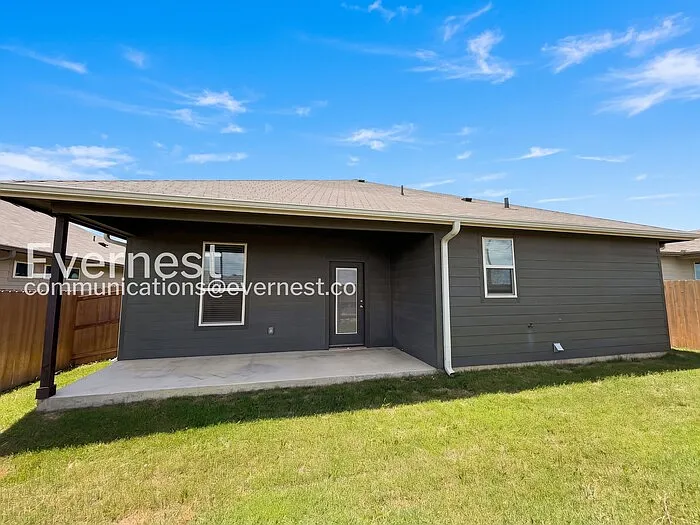 2231 Hornbeam St — Photo 15