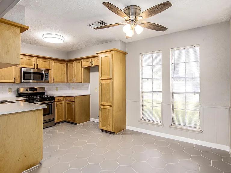 4305 Fairway St — Photo 7