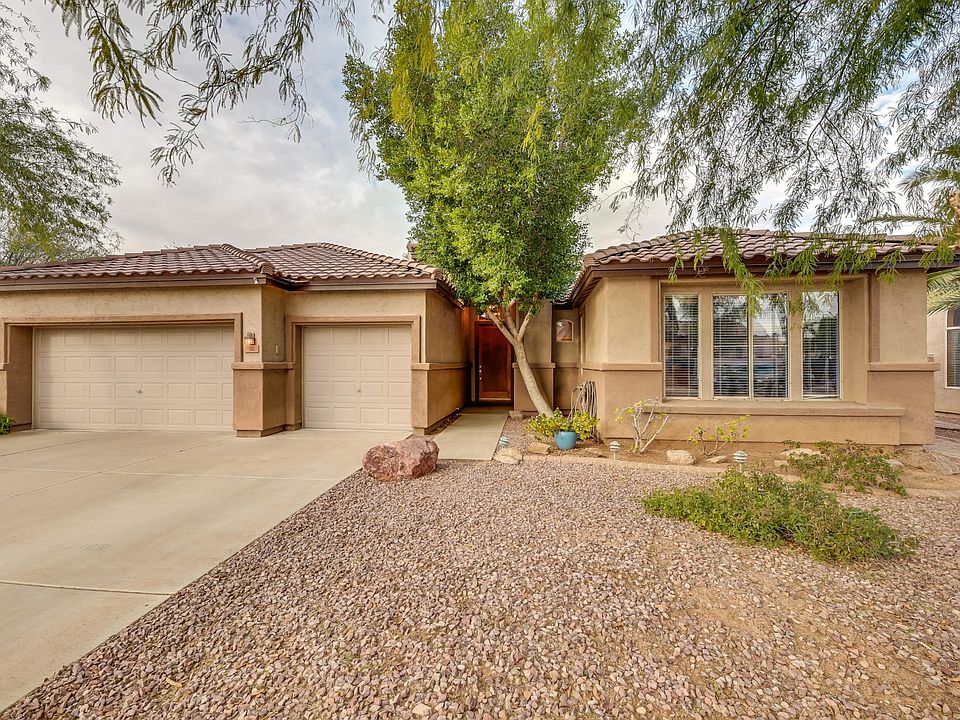 Great curb appeal!