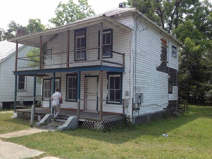 Exterior, front