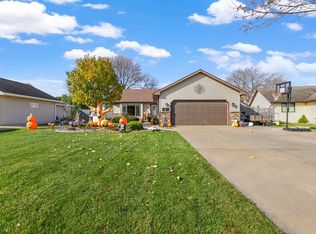 2120 Clovernook Ln, Neenah, WI 54956