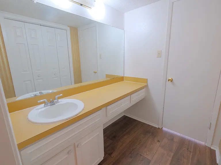 6321 Granbury Rd — Photo 15