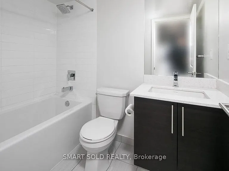 400 Adelaide St E #2310 — Photo 15