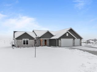 W6975 Ridgeline Trl, Greenville, WI 54942