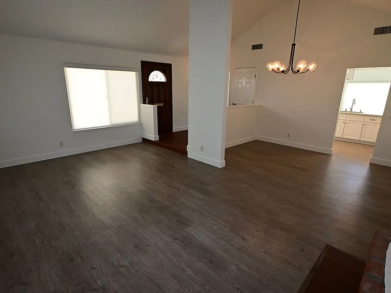 9550 Avenida Monterey — Photo 3