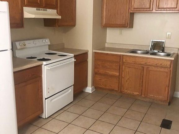 2nd image of 6212 Lorimer St