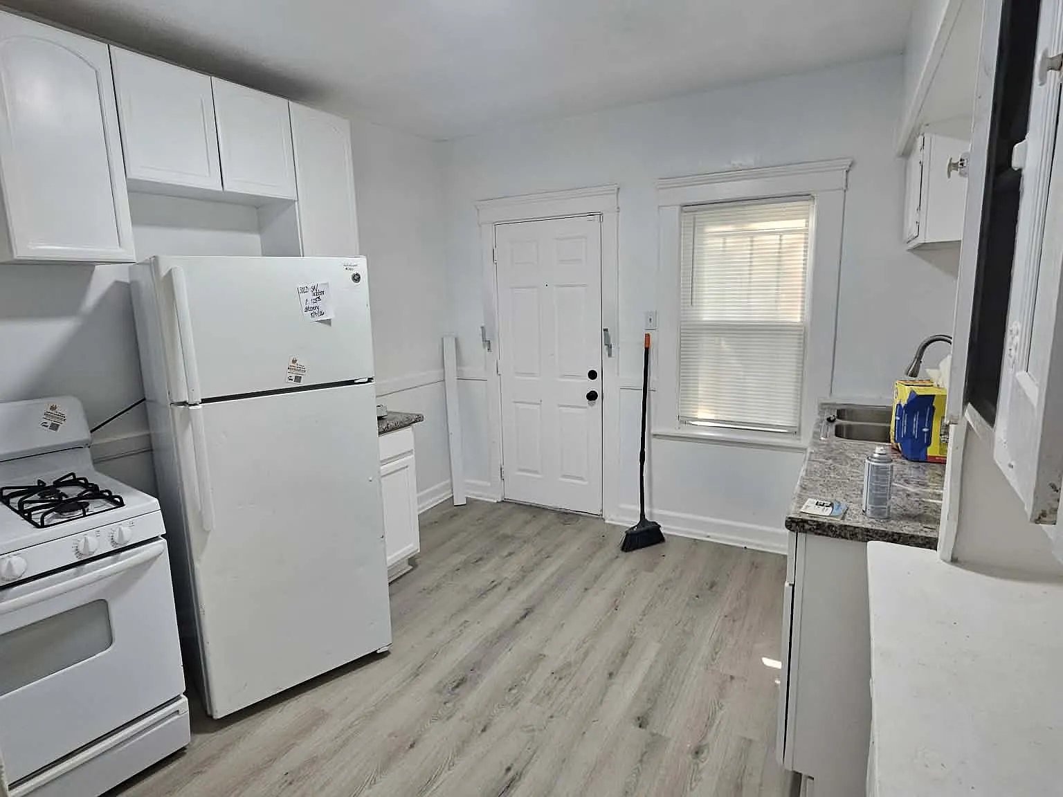 3 bed, 1100 sqft, $1,200 — Photo 3