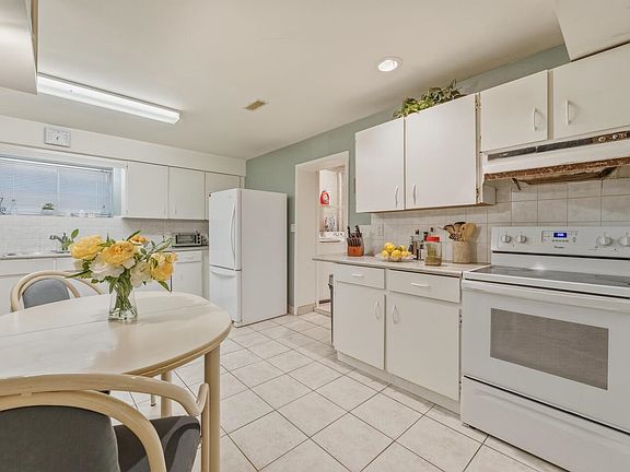 4th image of 3939 Boundary Rd