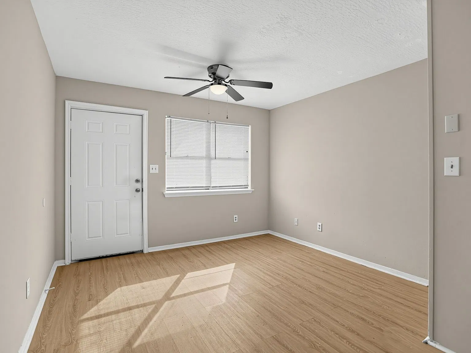 Cedarwood Apartments — Photo 3
