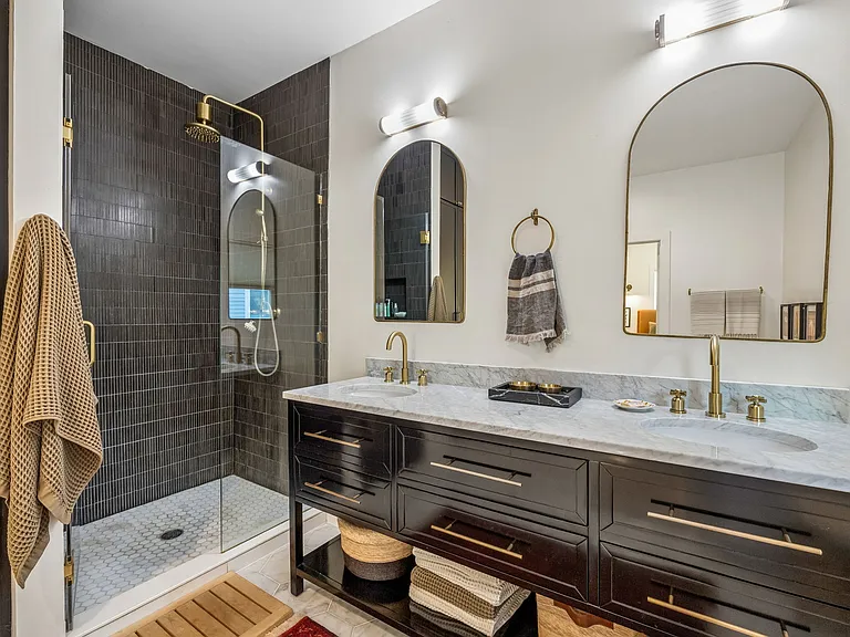 310 N Montclair Ave — Photo 22