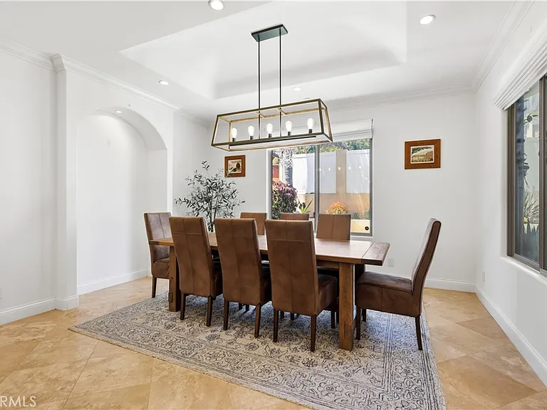 1207 Harkness Ln — Photo 11