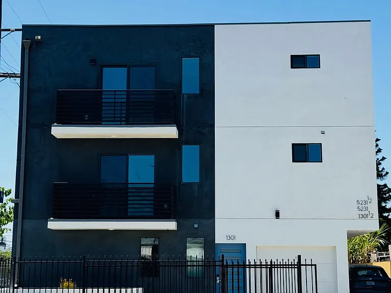 S Arapahoe St — Photo 3